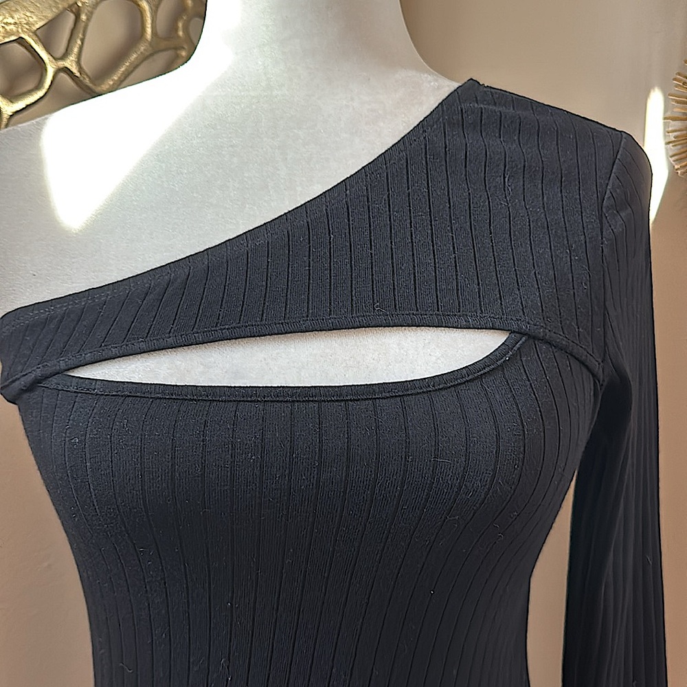 Black Ribbed One Sleeve Top - Picture 2 of 5